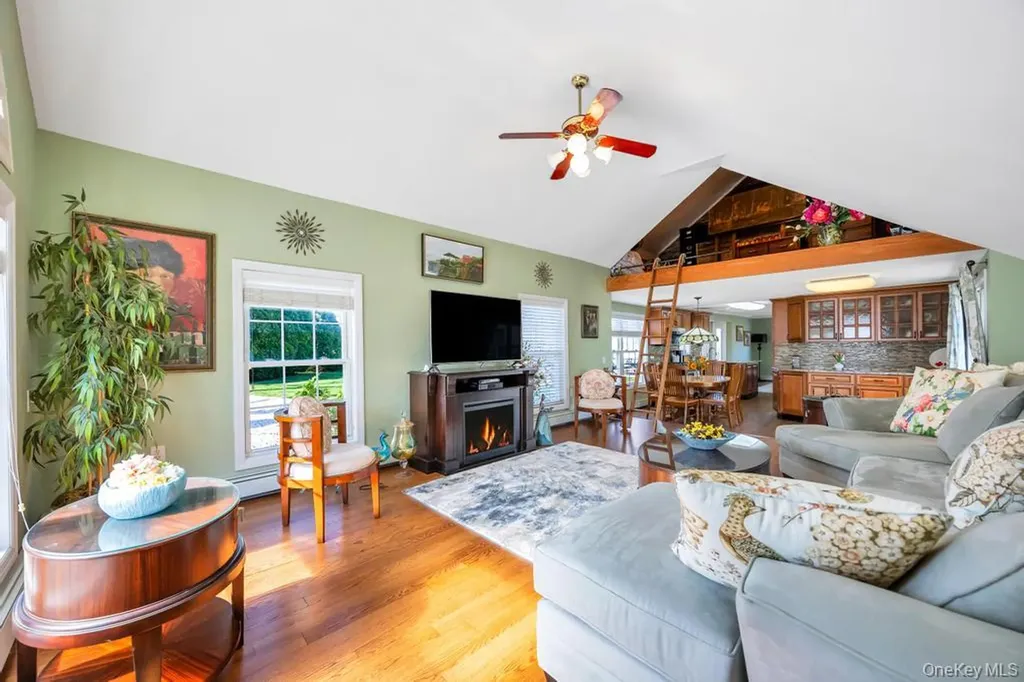70 Featherbed Lane Oakdale NY 11769