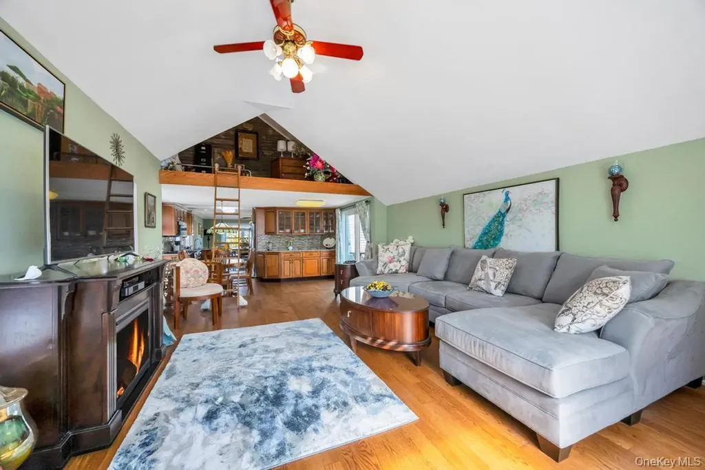 70 Featherbed Lane Oakdale NY 11769