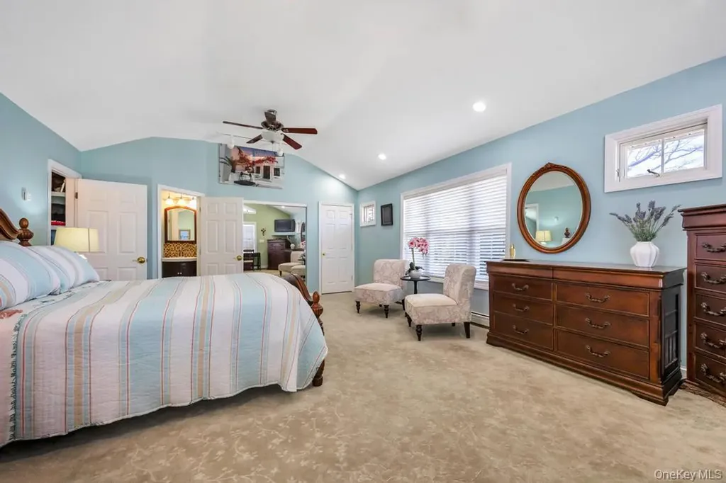 70 Featherbed Lane Oakdale NY 11769