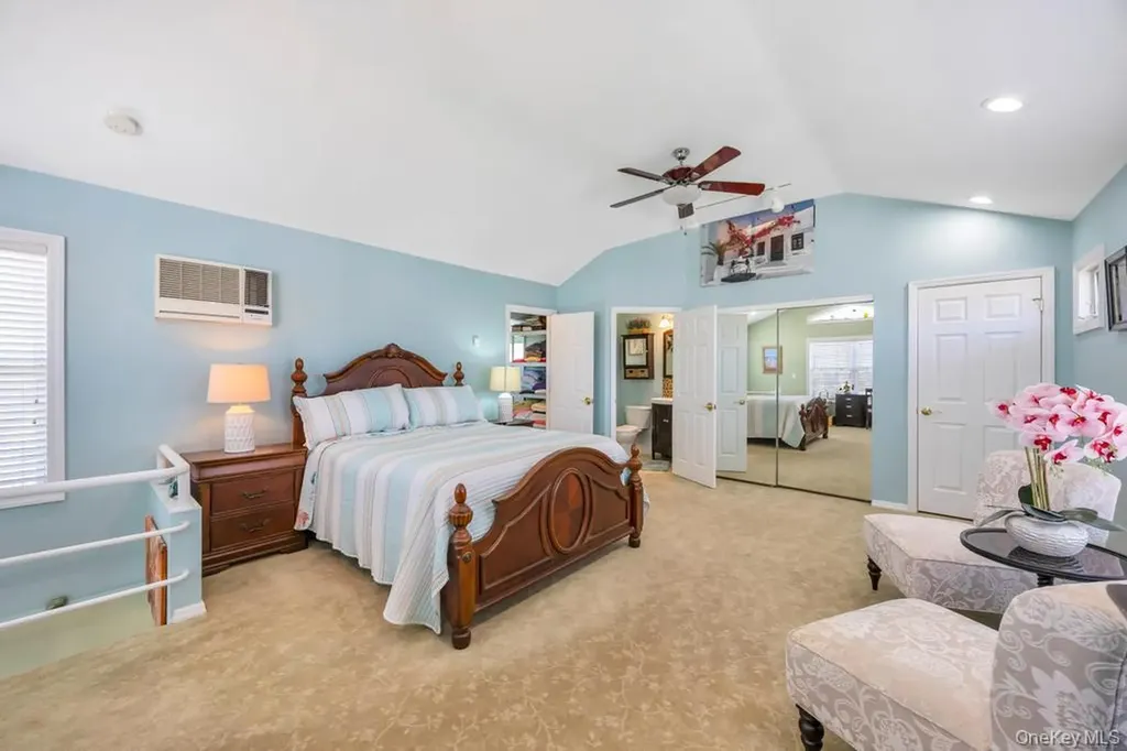 70 Featherbed Lane Oakdale NY 11769
