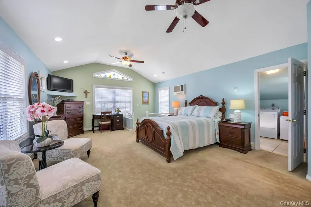 70 Featherbed Lane Oakdale NY 11769
