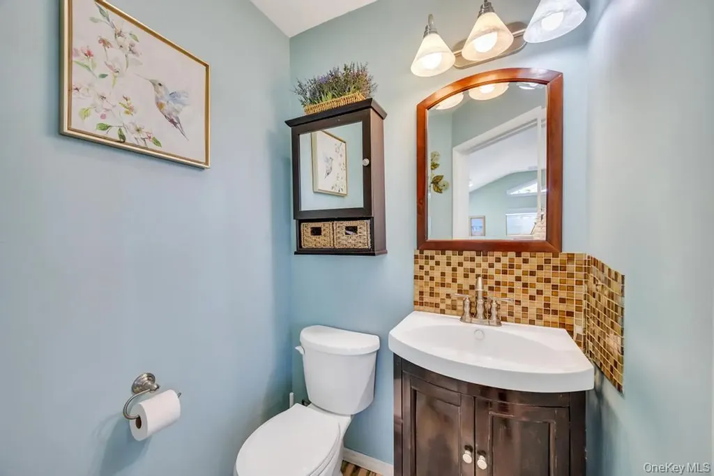 70 Featherbed Lane Oakdale NY 11769