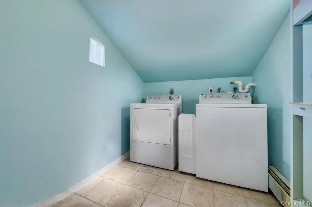 70 Featherbed Lane Oakdale NY 11769