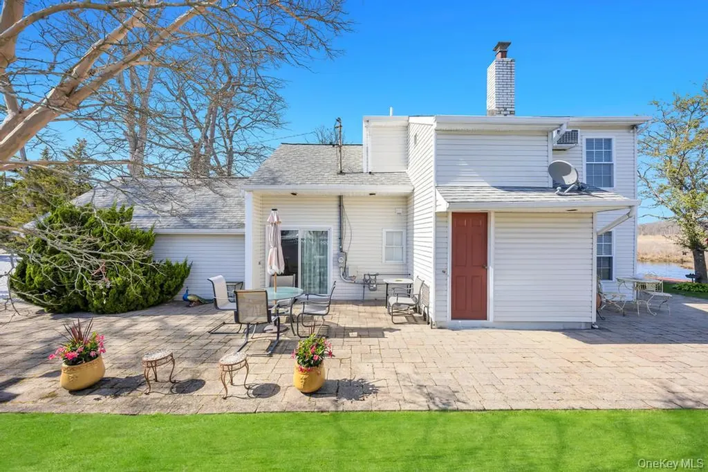 70 Featherbed Lane Oakdale NY 11769