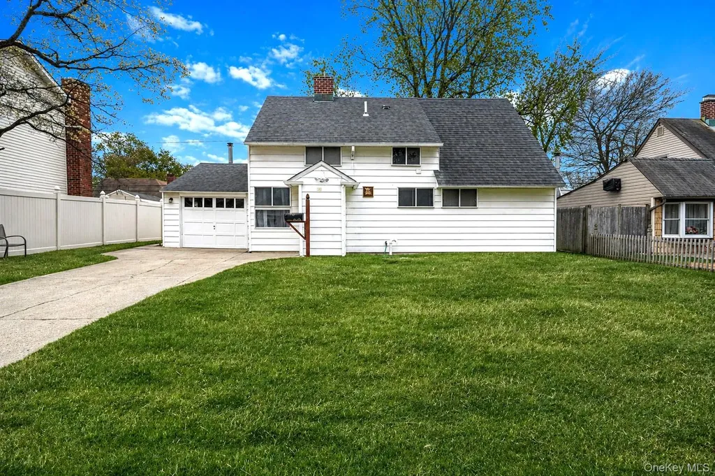 82 Elm Drive N Levittown NY 11756