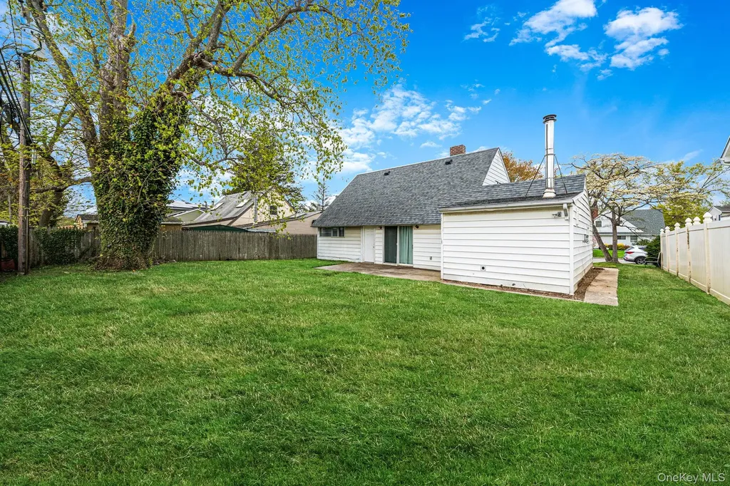 82 Elm Drive N Levittown NY 11756
