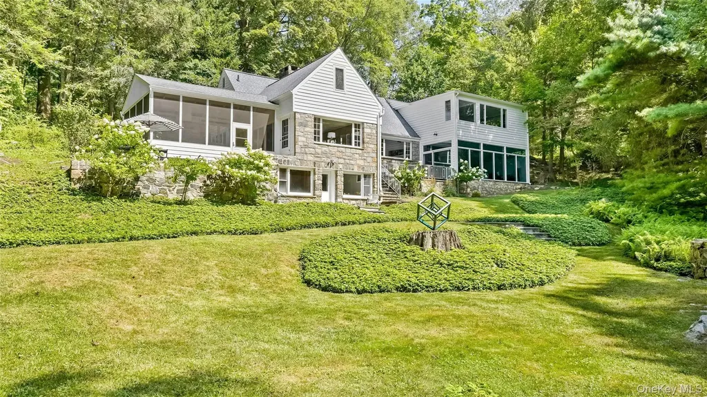 1085 Barrett Circle W Carmel NY 10512