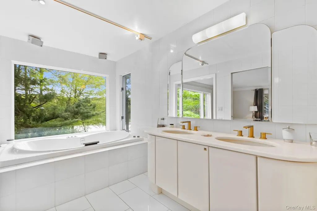1085 Barrett Circle W Carmel NY 10512