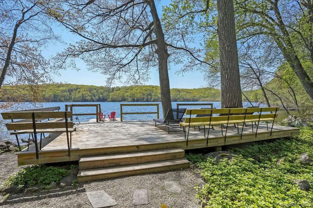 1085 Barrett Circle W Carmel NY 10512