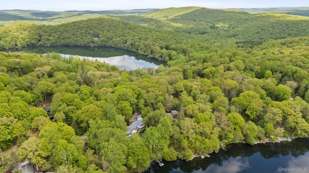 1085 Barrett Circle W Carmel NY 10512