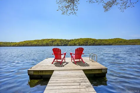 1085 Barrett Circle W Carmel NY 10512