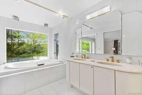 1085 Barrett Circle W Carmel NY 10512