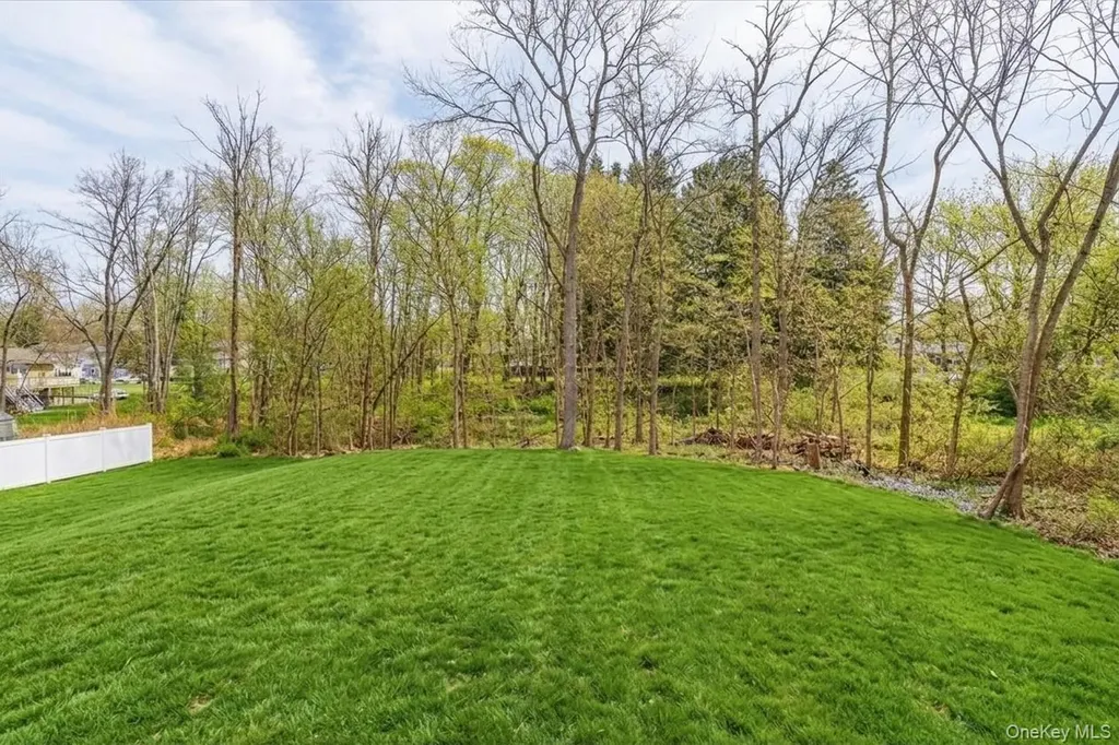 96 Fairmont Road Mahopac NY 10541