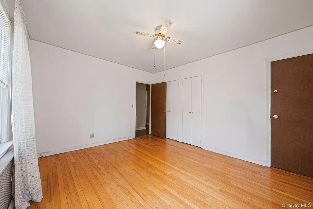 8 Maple Lane New Hyde Park NY 11040