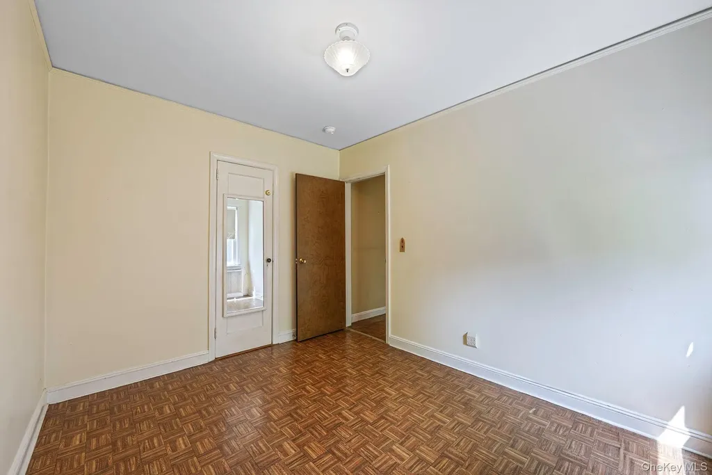 8 Maple Lane New Hyde Park NY 11040