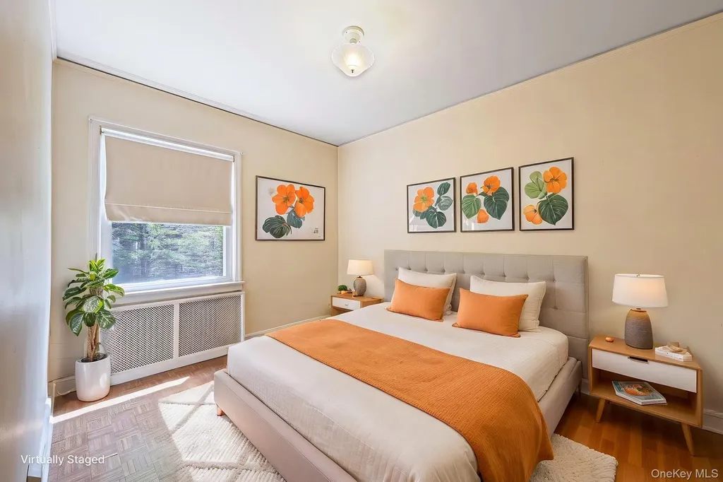 8 Maple Lane New Hyde Park NY 11040
