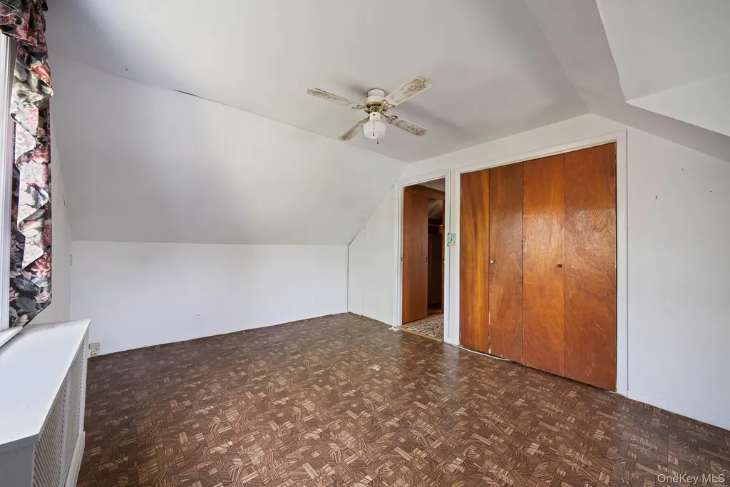 8 Maple Lane New Hyde Park NY 11040