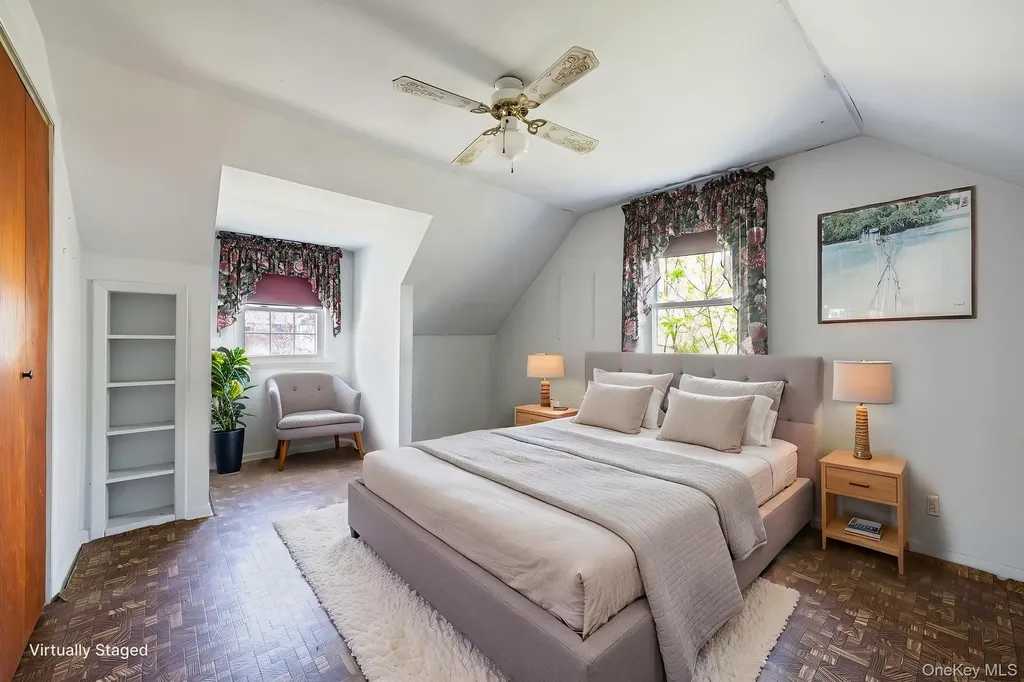 8 Maple Lane New Hyde Park NY 11040