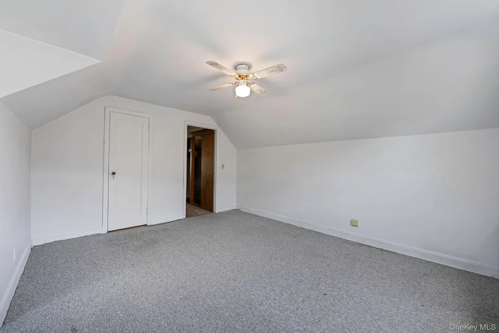 8 Maple Lane New Hyde Park NY 11040