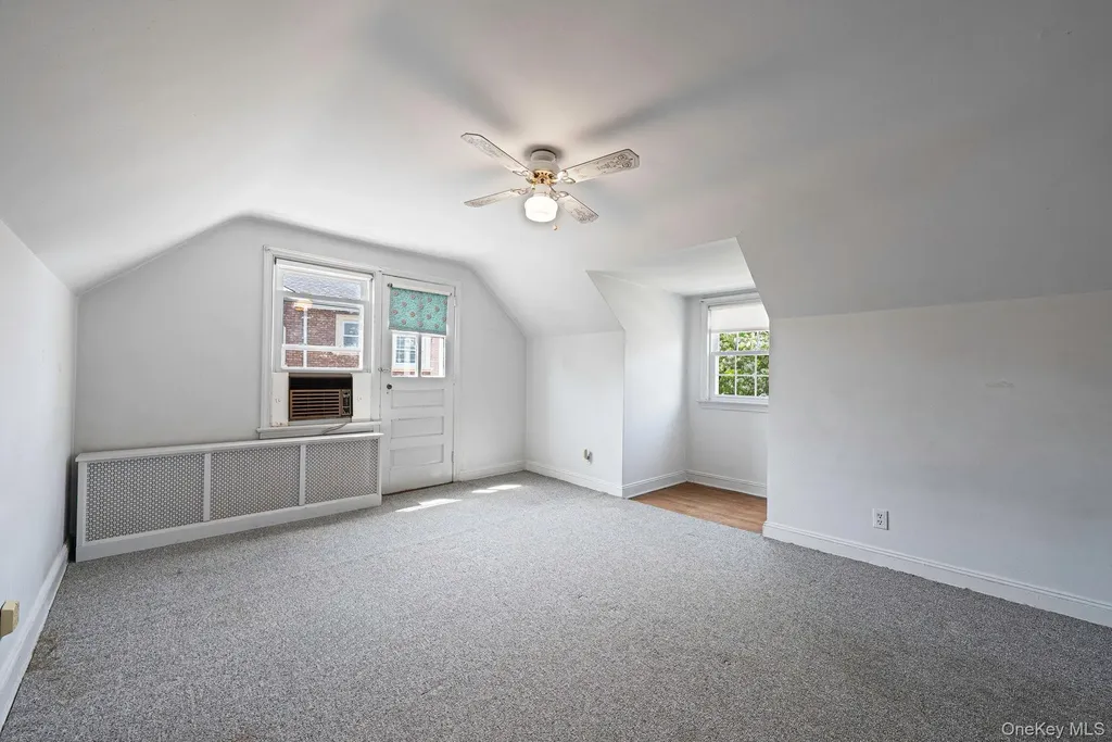 8 Maple Lane New Hyde Park NY 11040
