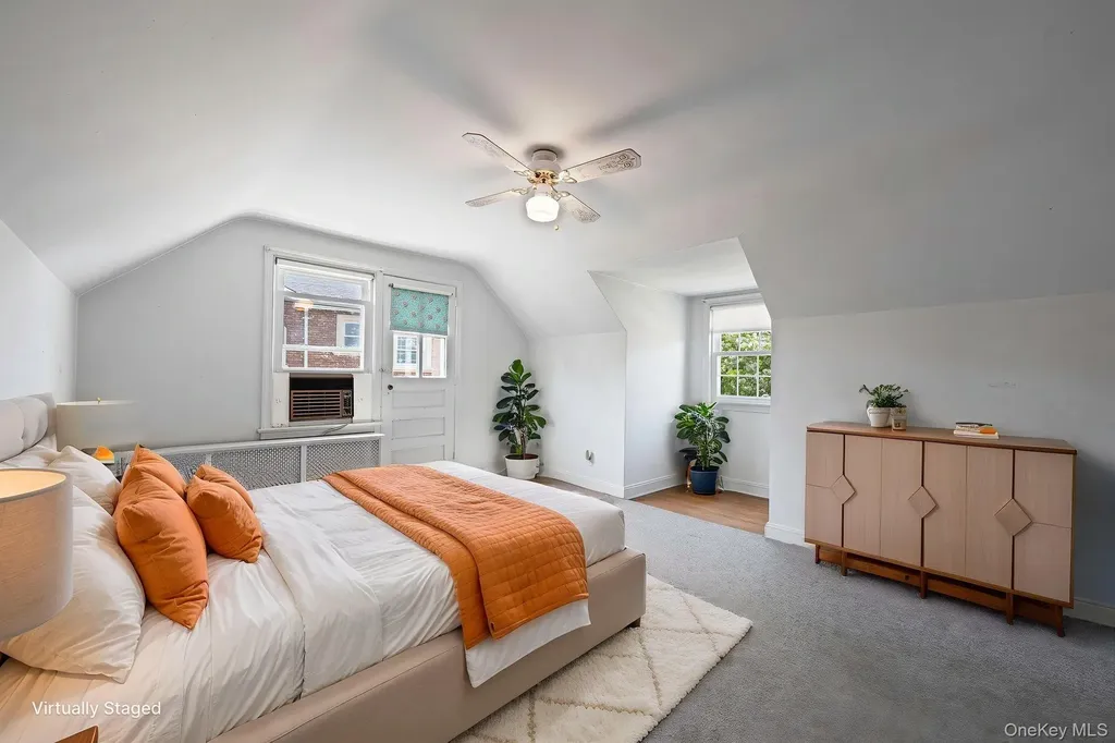 8 Maple Lane New Hyde Park NY 11040