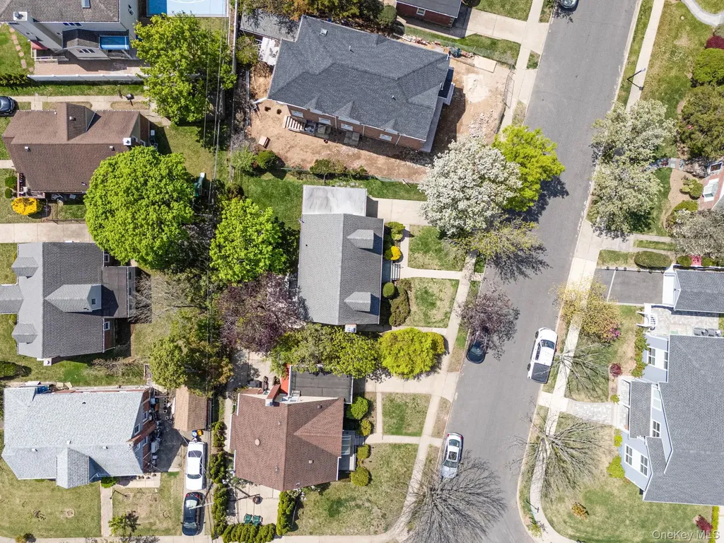 8 Maple Lane New Hyde Park NY 11040