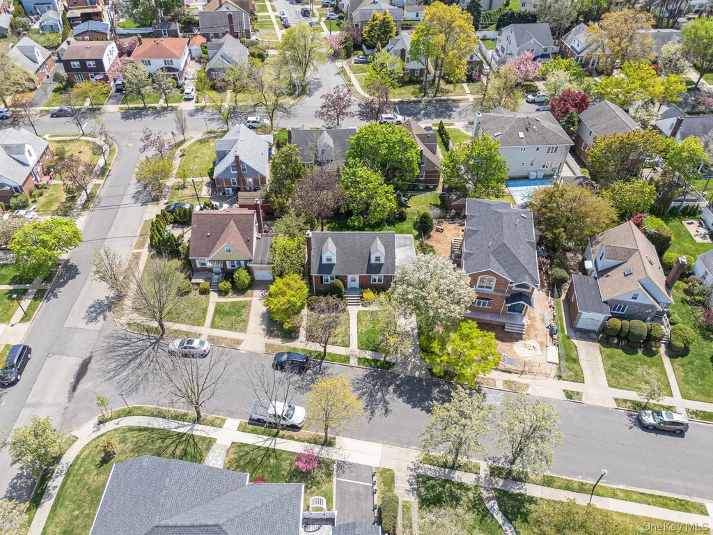 8 Maple Lane New Hyde Park NY 11040