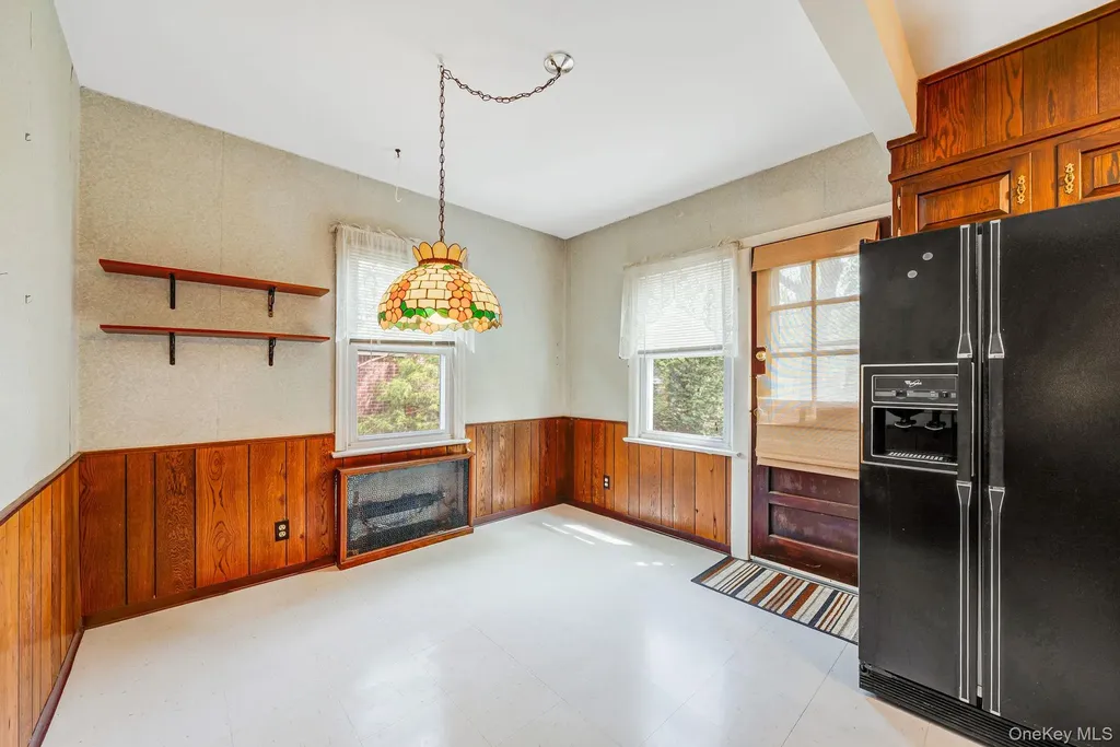 8 Maple Lane New Hyde Park NY 11040