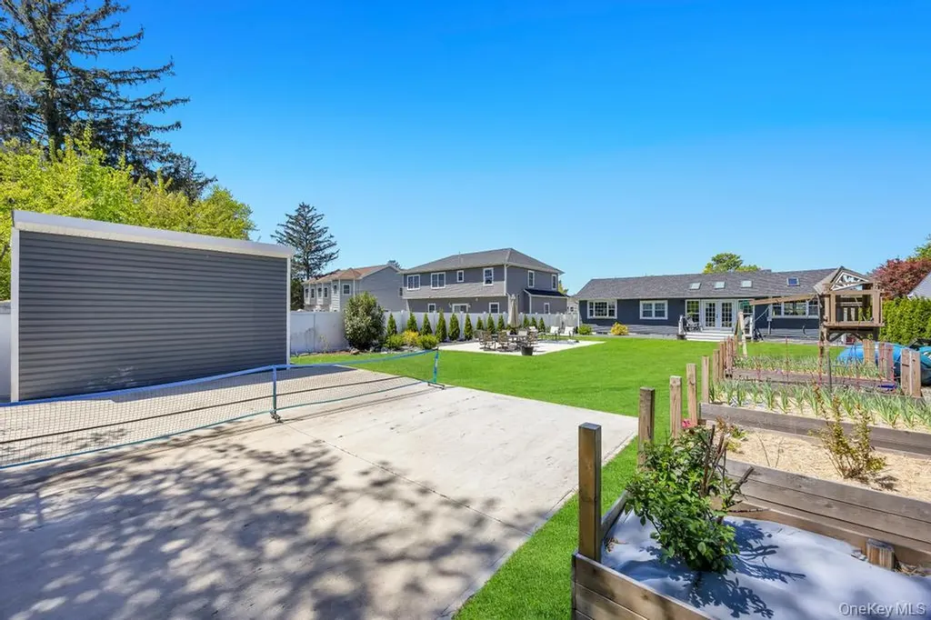 15 Main Parkway Plainview NY 11803