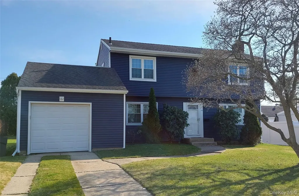 14 Bradford Road Plainview NY 11803