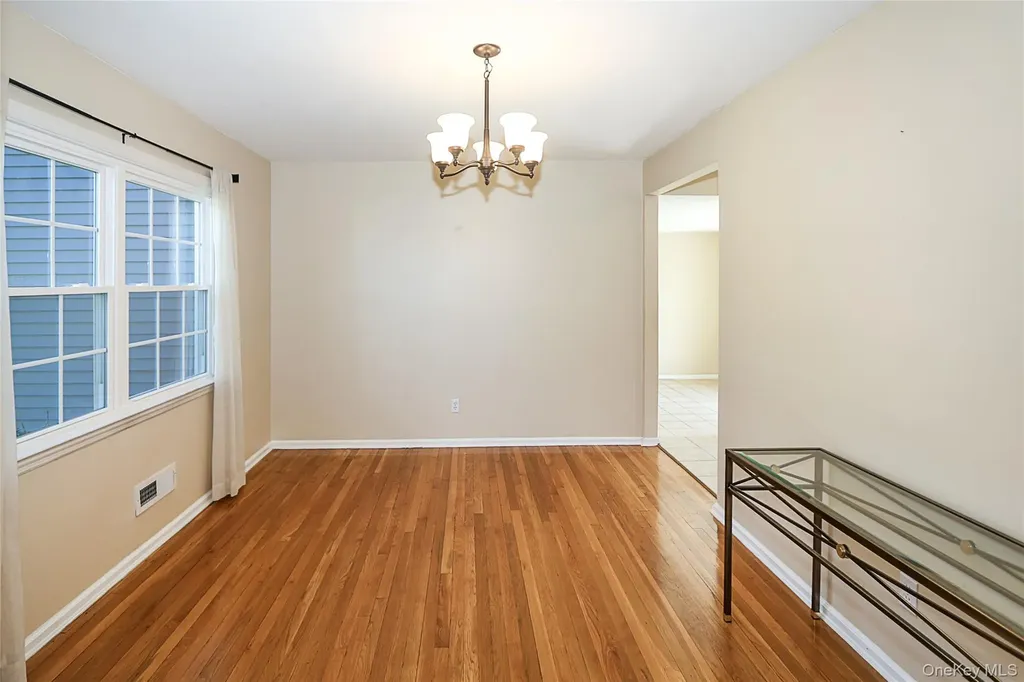 14 Bradford Road Plainview NY 11803
