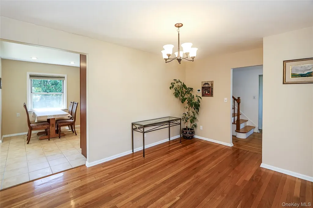 14 Bradford Road Plainview NY 11803