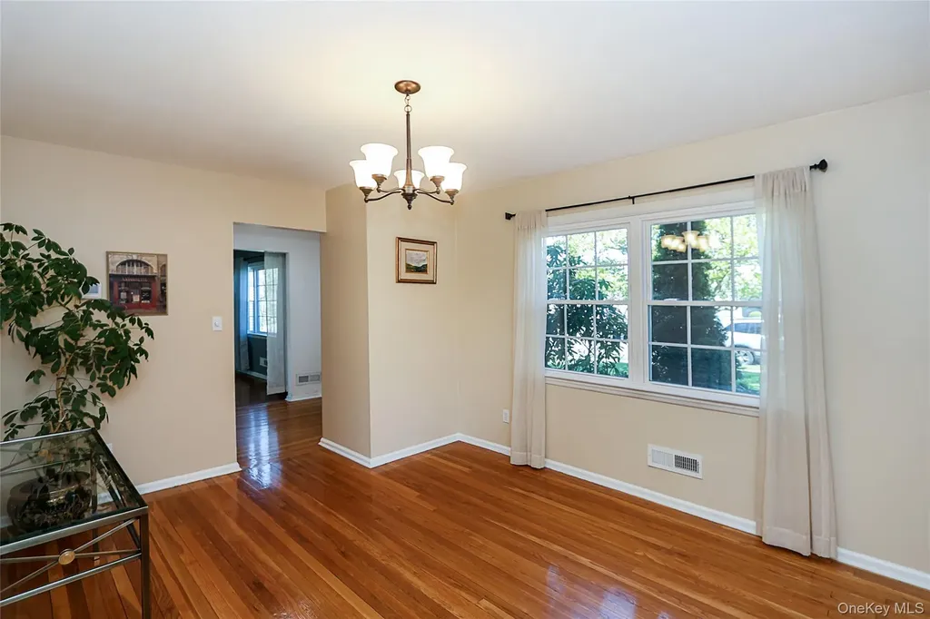 14 Bradford Road Plainview NY 11803