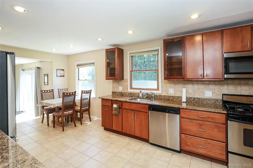 14 Bradford Road Plainview NY 11803
