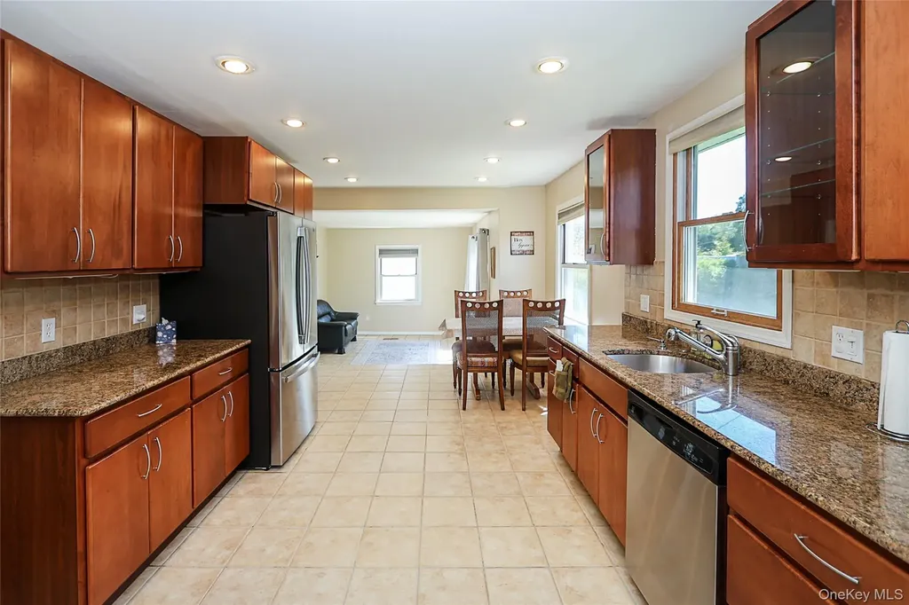 14 Bradford Road Plainview NY 11803