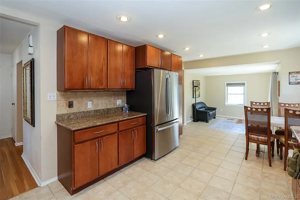 14 Bradford Road Plainview NY 11803