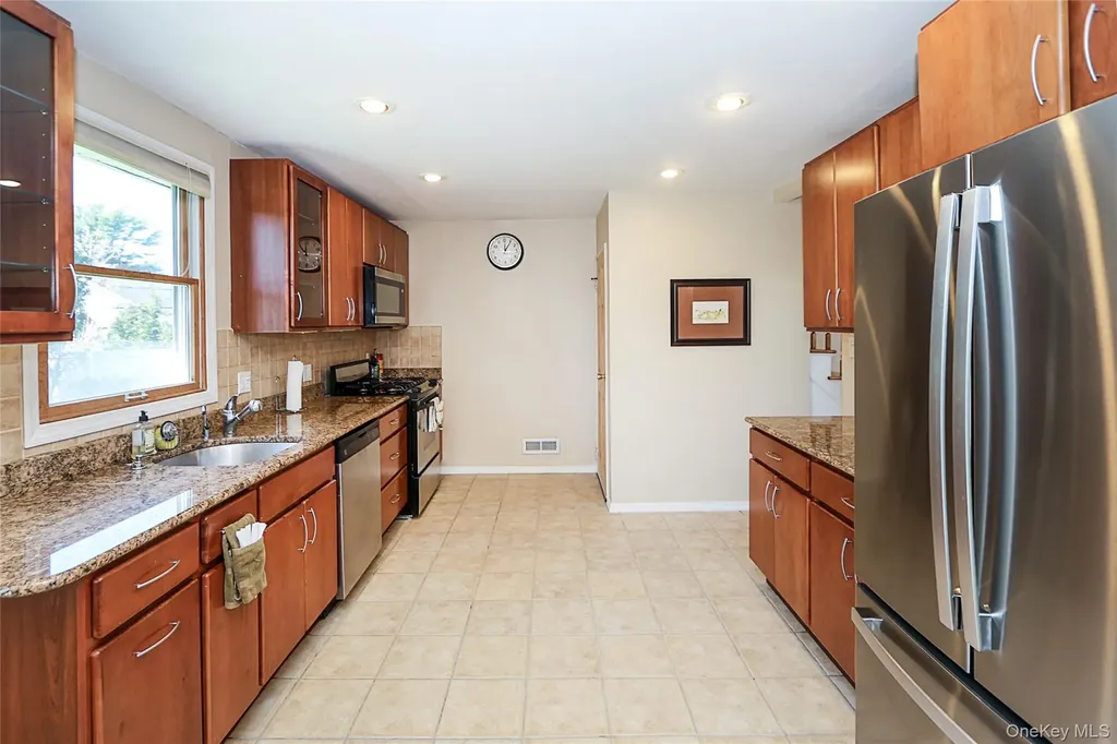 14 Bradford Road Plainview NY 11803
