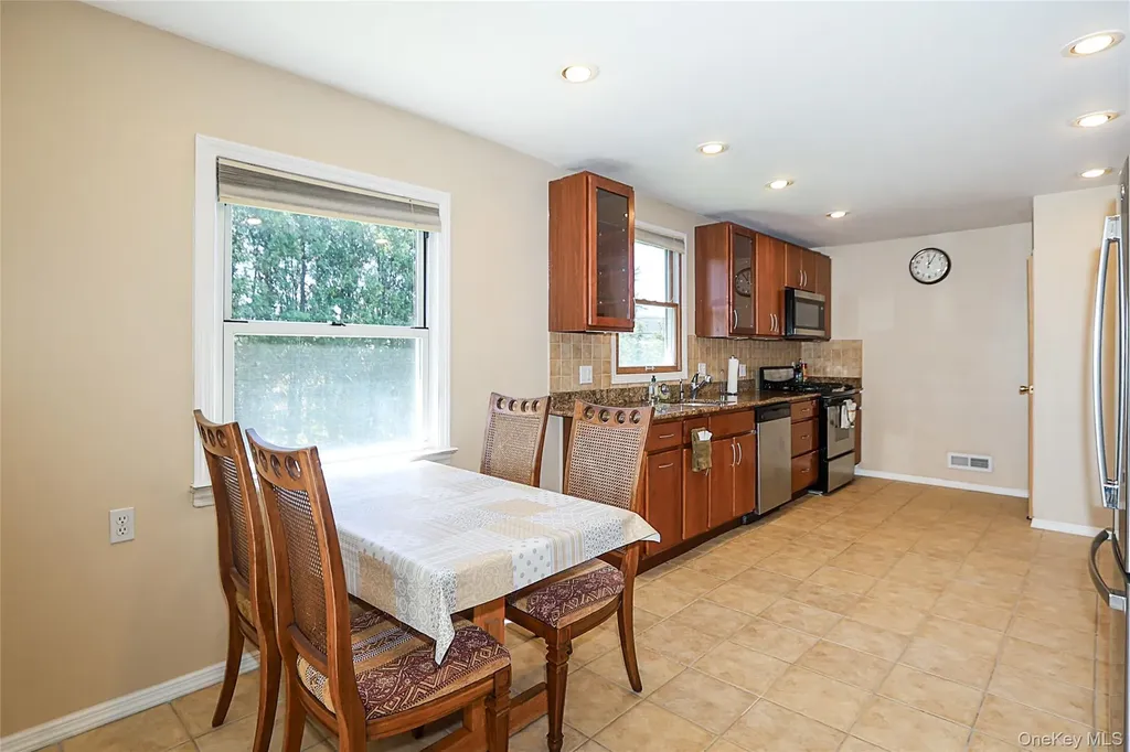 14 Bradford Road Plainview NY 11803