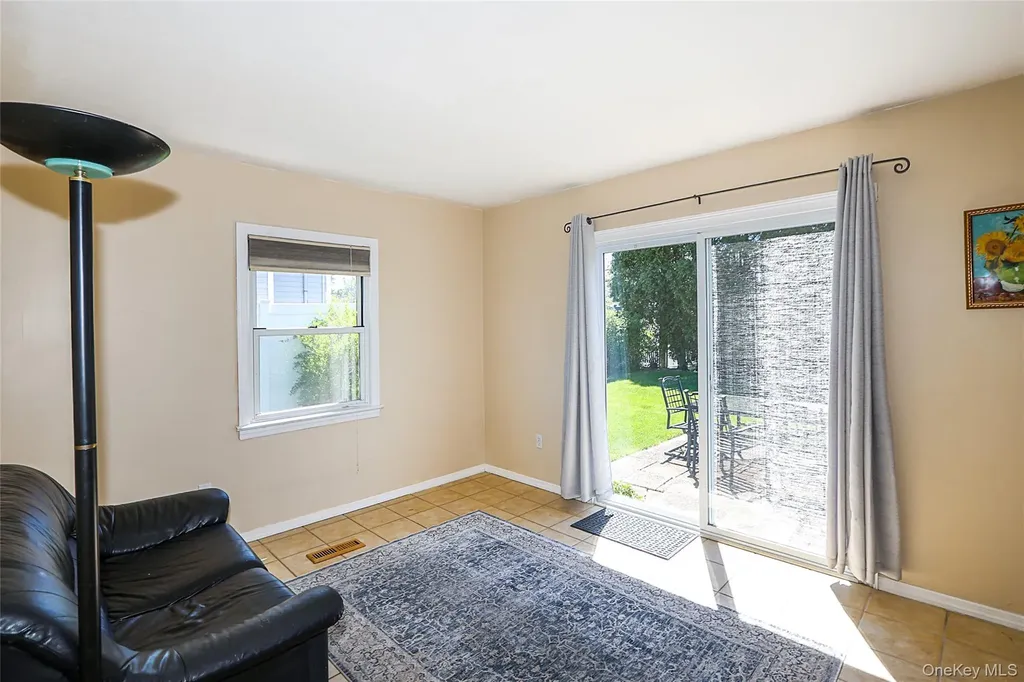 14 Bradford Road Plainview NY 11803