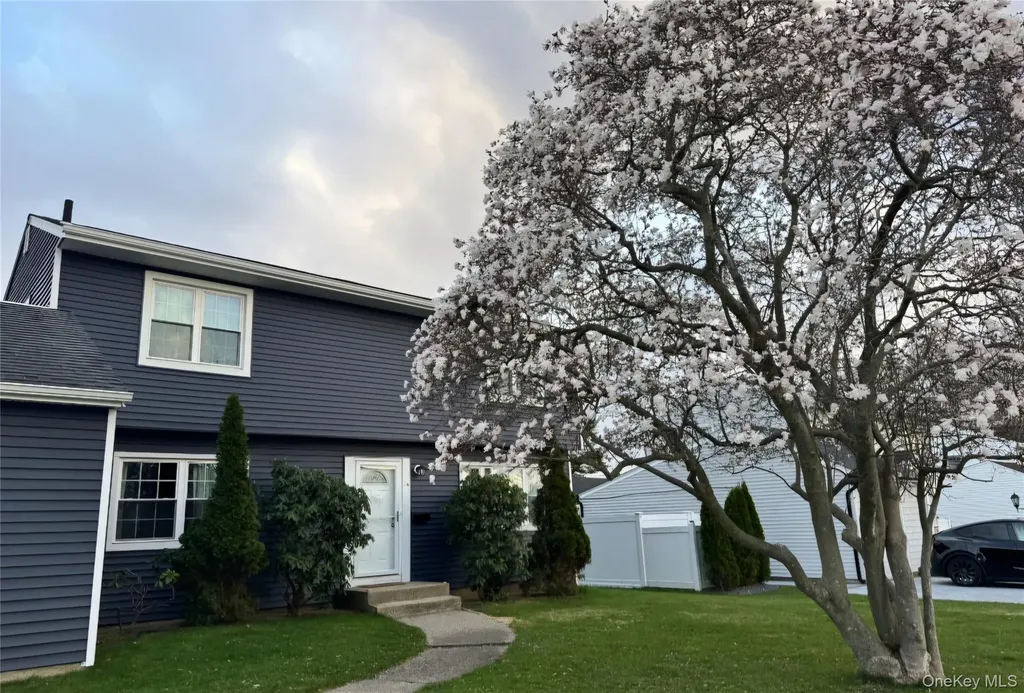 14 Bradford Road Plainview NY 11803