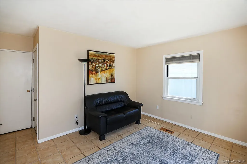 14 Bradford Road Plainview NY 11803