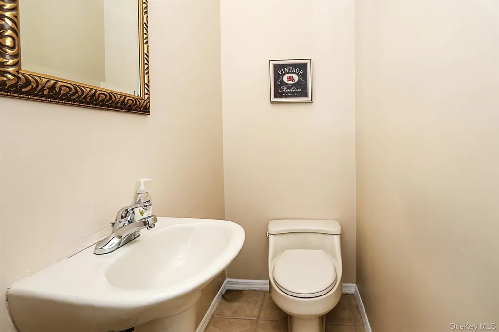 14 Bradford Road Plainview NY 11803