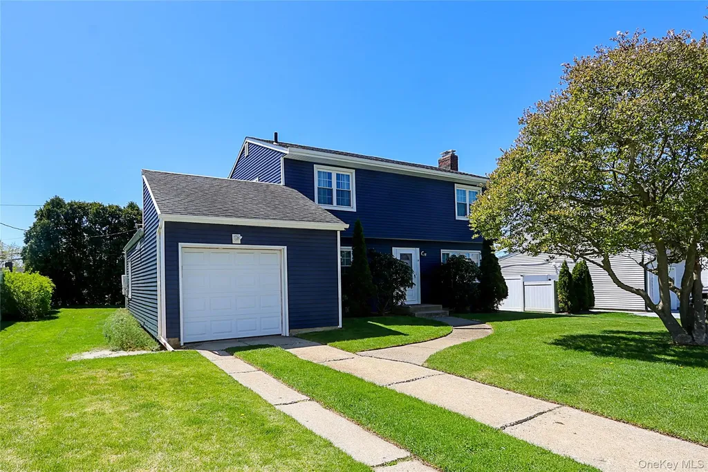 14 Bradford Road Plainview NY 11803
