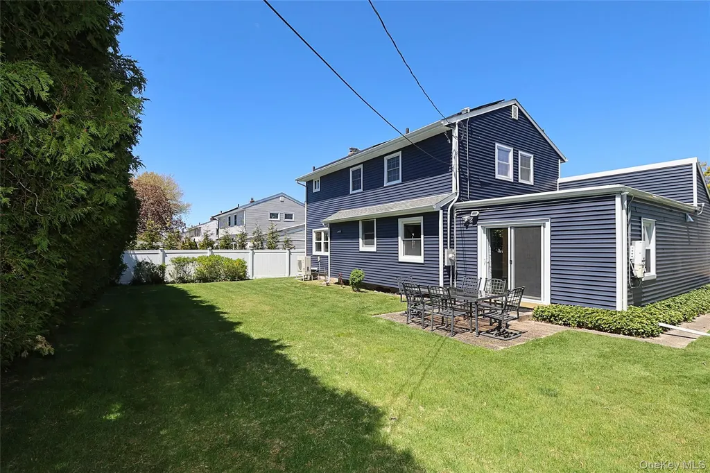 14 Bradford Road Plainview NY 11803