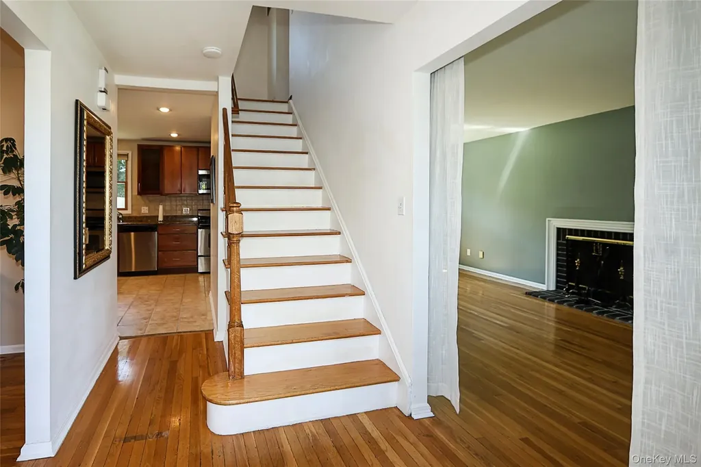 14 Bradford Road Plainview NY 11803