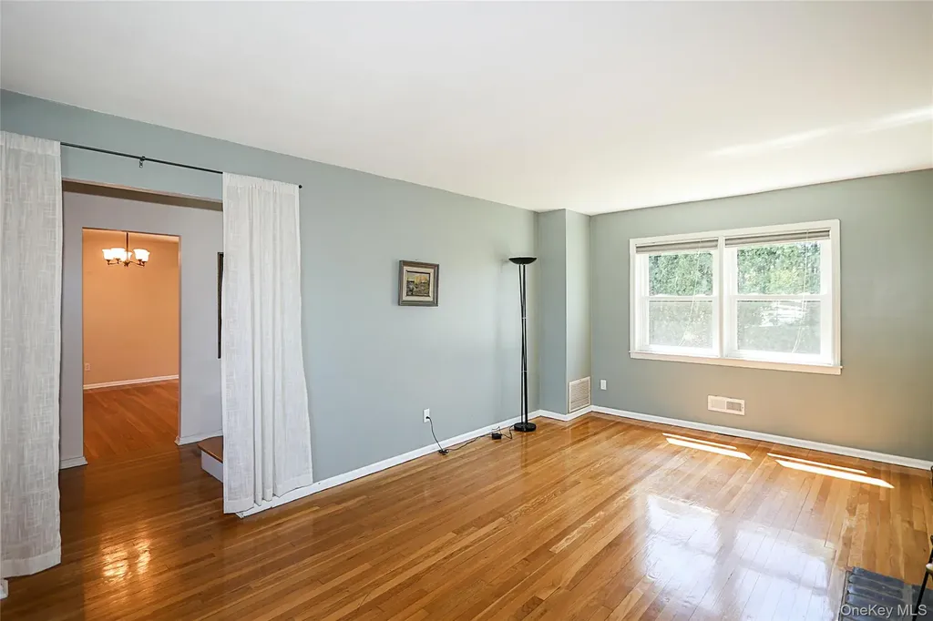 14 Bradford Road Plainview NY 11803