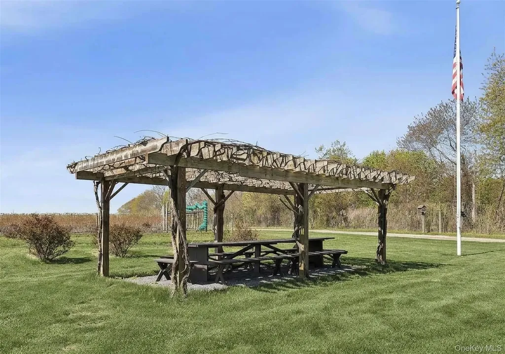 46975 Main Road Southold NY 11971