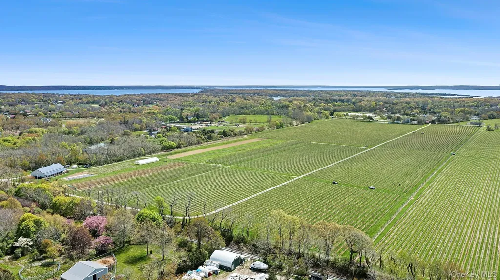 46975 Main Road Southold NY 11971