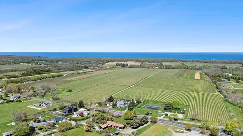 46975 Main Road Southold NY 11971