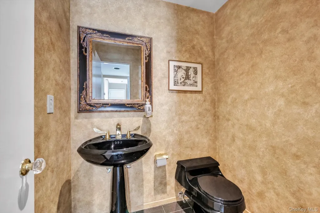 47 Northgate Circle Melville NY 11747